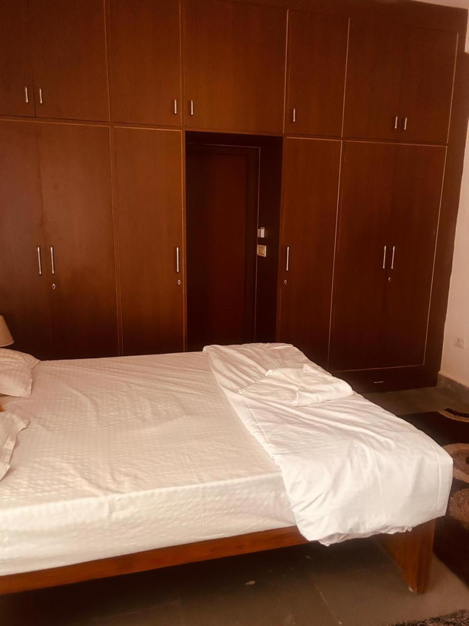 The English Gaon 4 Bhk Bhopal Exteriör bild