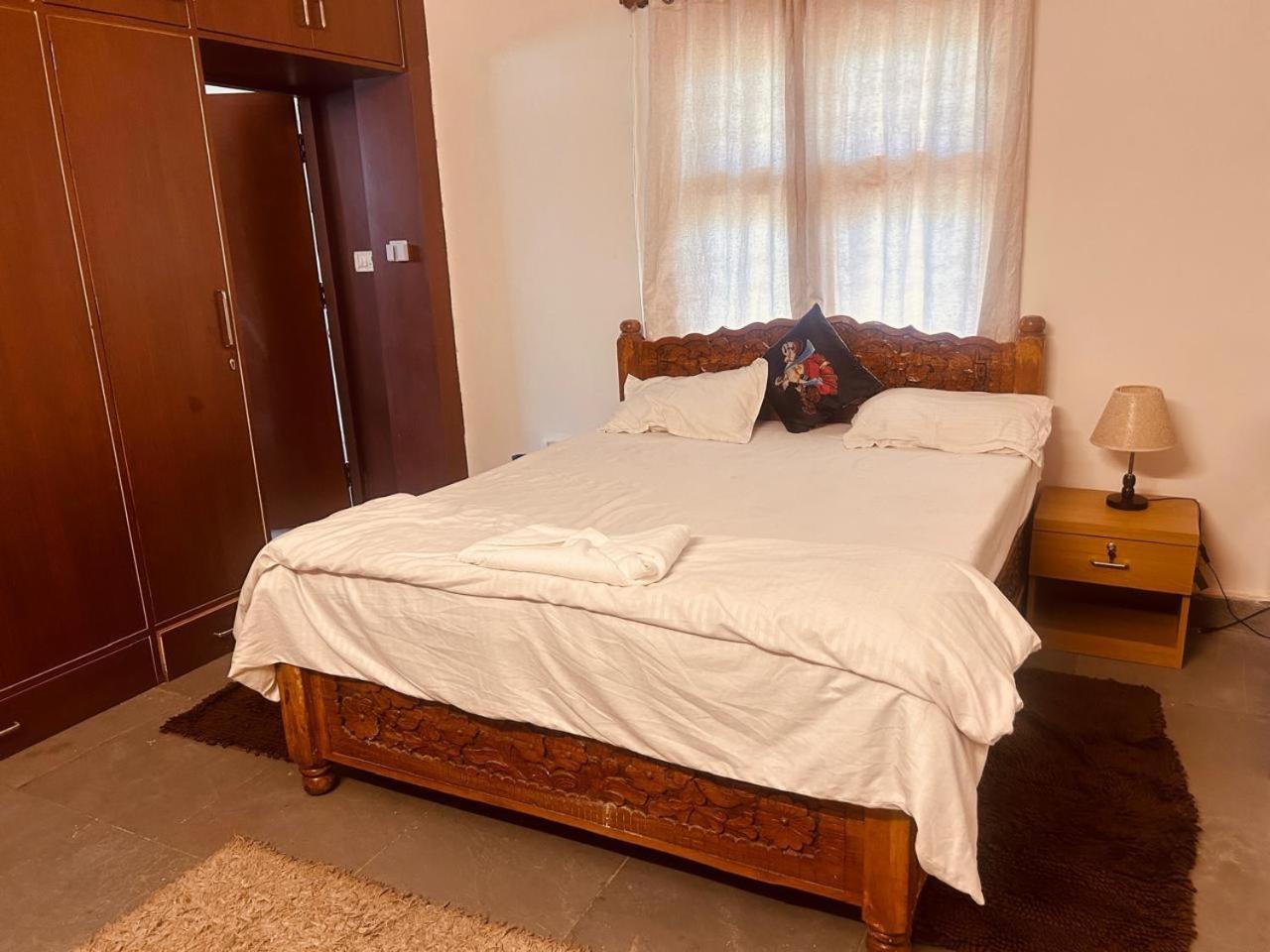 The English Gaon 4 Bhk Bhopal Exteriör bild